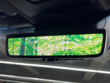 【デジタルインナーミラー】後席の大きな荷物や同乗者で後方が確認しづらい時でも安心!カメラが撮影した車両後方の映像をルームミラー内に表示。クリアな視界で状況の確認が可能です!