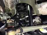 お車を安心してお乗りいただく為には、足回りの定期点検が欠かせません。サービスサポート(有償保証)では無料点検もご提供しており、安心のカーライフをお過ごしいただけるサポート体制が整っています。