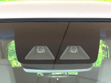 【スマートアシスト】走行中に前方の車両等を認識し、衝突しそうな時は警報とブレーキで衝突回避と被害軽減をアシスト。より安全にドライブをお楽しみいただけます。