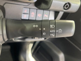 【オートライト】周りの明るさに応じて自動でヘッドライトの点灯・消灯ができる機能です!ライトの付け忘れ・消し忘れなどが無くなり、雨の日や夕方の走行も安心!トンネル通過時も便利ですね♪