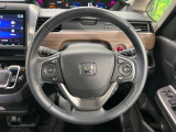 インテリアに合わせたデザインのステアリングは、運転される方のことも考え、運転しやすい形状、大きさです。是非一度、実際に触ってお確かめください。