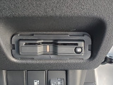 ETC2.0車載器が装備されております。路車協調システムによる運転支援サービスを受けることができる車載器です。カードを挿入して直ぐに使えるようセットアップ(有料)してお渡しします。