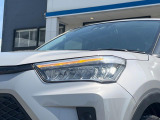 【シーケンシャルターンランプ付きLEDヘッドライト】人気の『流れるウィンカー』付きのLEDヘッドライトを装備♪高級感はもちろん、点灯時は存在感たっぷりで他車からも認識されやすく安心です。