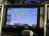 純正ナビを装備。タッチパネル式で使いやすく、お出かけもラクラクです。