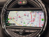 ●純正ナビ:一体感のあるナビは、高級感ある車内を演出してくれます。Bluetooth再生などオーディオ機能も充実しておりますので、運転もより楽しめます♪
