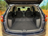 普段のお買い物や通勤、送迎等に十分な荷室スペースを確保しております。セカンドシートを倒すと、大きな荷物の積載も可能です♪