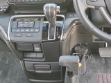 テックマチックシステム・手動運転補助装置付きになります。左手だけでアクセル/ブレーキ操作が可能になります。
