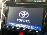 【大画面ナビ】人気の大型9インチナビを装備。存在感のある大画面はインパクト大!ナビ利用時のマップ表示は見やすく、テレビやDVDは臨場感がアップ!いつものドライブがグッと楽しくなります♪