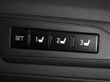 運転席のパワーシートは3名様分までメモリー機能付きです。