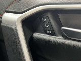 運転席には2人分のシート位置のメモリーが可能!