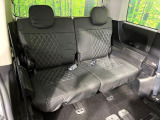 3列目シートはもちろん状態良好☆大人でもゆったりと座って頂けますので、大人数でのお出かけもラクラクです♪ご家族で、気の知れた仲間で、ドライブに行くのが楽しみですね♪