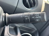 【オートライト(AUTO)】外の明るさをシステムが感知して、自動でヘッドライトが点灯します。ヘッドライトをつけ忘れを防ぐ便利機能です。