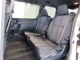 ゆとりある広々とした車内空間は、ドライブを始め買い物やレジャーなど、幅広く活躍します。一人でもみんなとでもお出かけを楽しみましょう!