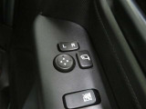 電動格納ミラー! スイッチひとつでミラーを畳めます。