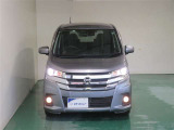 明度の高いLEDヘッドライトで、夜間の運転も安心です。