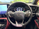 【純正革巻きステアリング】上質な革を使用することで、手にしっかり馴染みとても運転しやすいハンドルです♪