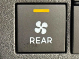 後部座席の方にも優しい、リヤヒーター付いてます。
