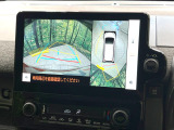 【パノラミックビューモニター】専用のカメラにより、上から見下ろしたような視点で360度クルマの周囲を確認することができます☆死角部分も確認しやすく、狭い場所での切り返しや駐車もスムーズに行えます。