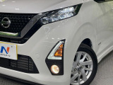 【LEDヘッドライト】悪天候や夜間走行時も良好な視界を確保し安心して運転できる高輝度LEDヘッドライトを装備!点灯速度が早く、消費電力も抑えられています。