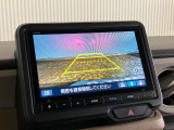 【バックカメラ】リバースにするだけで映ります、後方の安全確認や、狭い駐車場での車庫入れ、雨の日や夜間など視界の悪い時に便利です!安全にバックする為には欠かせない装備です。