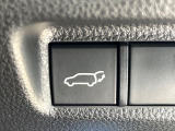 【パワーバックドア】スマートキーや運転席のボタンを押すだけでリアゲートが自動で開閉します!荷物を持っている時や、高い位置にあるバックドアを閉める際に便利な機能です♪