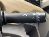 【オートライト(AUTO)】外の明るさをシステムが感知して、自動でヘッドライトが点灯します!ヘッドライトをつけ忘れを防ぐ便利機能です。