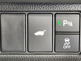 【パワーバックドア】スマートキーや運転席のボタンを押すだけでリアゲートが自動で開閉します!荷物を持っている時や、高い位置にあるバックドアを閉める際に便利な機能です♪