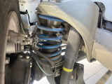 お車を安心してお乗りいただく為には、足回りの定期点検が欠かせません。サービスサポート(有償保証)では無料点検もご提供しており、安心のカーライフをお過ごしいただけるサポート体制が整っています。