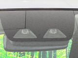 【スマートアシスト】走行中に前方の車両等を認識し、衝突しそうな時は警報とブレーキで衝突回避と被害軽減をアシスト。より安全にドライブをお楽しみいただけます。