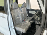 【運転席・助手席】内装ルームクリーニング済みです。しっかり綺麗にしていますので、是非、お確かめください。車に自信があるからこそ、是非一度ご来店頂き内外装も見てもらえると幸いです。
