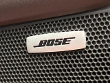 【BOSEサウンドシステム】メーカーオプションの高品位サウンドシステムを搭載。専用のチューニングが施された大小様々なスピーカーから良質なサウンドが奏でられ、臨場感あふれる音響空間を演出します。