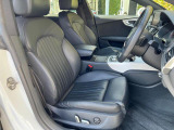 人間工学に基づいて設計されたシートは車のもっているドライビングフィールを存分にドライバーに伝えてくれるクオリティの高い仕上がりとなっています。