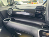 車両入庫時には外装磨きと内装クリーニングを実施しております。納車前にも実施いたしますので、綺麗に快適にお乗りいただけます。