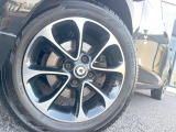 ●15インチアルミホイール:輸入車ならではの卓越した走りを支えるホイールと足回りです!日本車の走りに慣れている方にもぜひ体感して頂きたいほど、高いレベルでまとまっています!