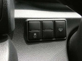 トラクションコントロール装備です。すべりやすい路面での発進時や加速時にタイヤの空転を抑え、駆動力確保に貢献する機能です。詳細は販売店スタッフまでおたずねください。