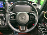 【純正革巻きステアリング】上質な革を使用することで、手にしっかり馴染みとても運転しやすいハンドルです♪