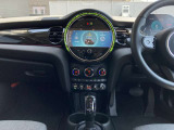 弊社はMINI正規販売店として新型車から旧モデルまでの商品知識と整備知識を備えております。納車後の不明な点等も、お気軽に弊社担当者までお問い合わせ下さい。