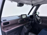 ダイハツのお店では、ダイハツ車を知り尽くしたプロフェッショナルが、専用の診断機器を使って各システムを点検しております。