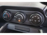 マニュアルエアコンのお車です!直感的な操作で車内の温度を調節することができます!