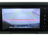 バックカメラ付きで後方視界を確保します。