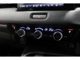 運転席と助手席の温度設定の変更が可能な左右独立タイプのデュアルエアコンです♪♪♪暑がりな人・寒がりな人も誰もが車内を快適にお過ごしいただけます♪♪♪