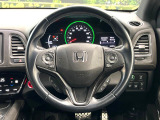 インテリアに合わせたデザインのステアリングは、運転される方のことも考え、運転しやすい形状、大きさです。是非一度、実際に触ってお確かめください。