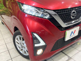 【LEDヘッドライト】悪天候や夜間走行時も良好な視界を確保し安心して運転できる高輝度LEDヘッドライトを装備!点灯速度が早く、消費電力も抑えられています。