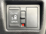 【パワースライドドア】スマートキーや運転席のスイッチでスライドドアの開閉が可能♪電動だから力を入れてドアを開ける必要が無く、小さいお子様でも、重い荷物を持っている時もラクに開け閉めできます♪