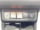 【リモート機能つきアドバンストパーク】専用スマートフォンアプリの使用で、車外から遠隔駐車・出庫が可能な先進機能。広い場所で乗り降りしたい時に便利です♪