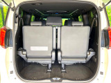 普段のお買い物や通勤、送迎等に十分な荷室スペースを確保しております。セカンドシートを倒すと、大きな荷物の積載も可能です♪