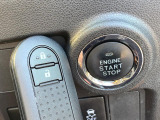 【キーレス】少し離れた場所からでもボタン一つでドアの開錠・施錠ができるのでとっても便利!ドアの鍵穴周りに傷をつけることもありません♪