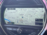 ●純正ナビ:一体感のあるナビは、高級感ある車内を演出してくれます。Bluetooth再生などオーディオ機能も充実しておりますので、運転もより楽しめます♪
