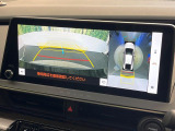 【パノラミックビューモニター】専用のカメラにより、上から見下ろしたような視点で360度クルマの周囲を確認することができます☆死角部分も確認しやすく、狭い場所での切り返しや駐車もスムーズに行えます。