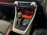 左右独立コントロールフルオートエアコンで車内はいつでも快適!ドライブモードセレクト!スイッチで状況や気分に合わせたお好みの走行モードに切り替え可能!